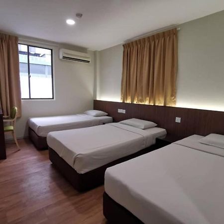 Hotel Holiday Кота-Кинабалу Экстерьер фото