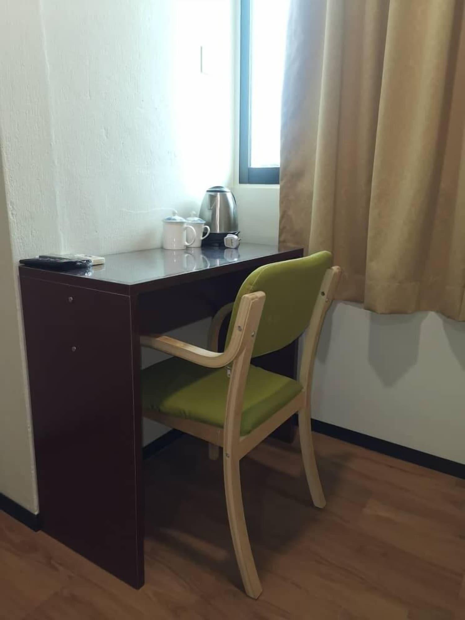 Hotel Holiday Кота-Кинабалу Экстерьер фото