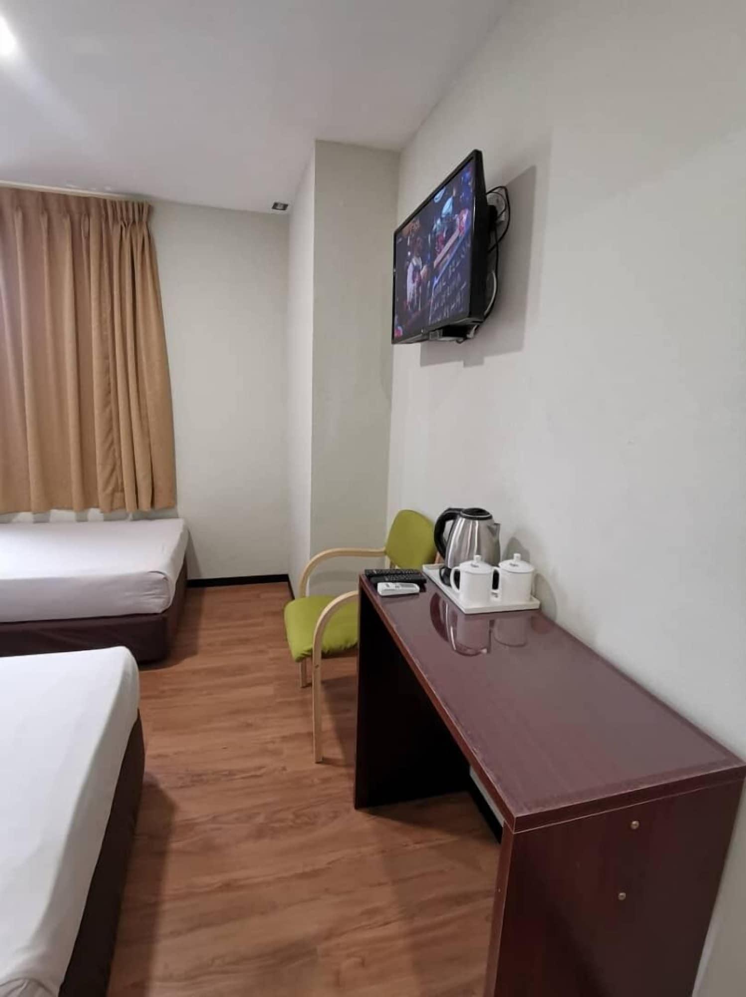 Hotel Holiday Кота-Кинабалу Экстерьер фото