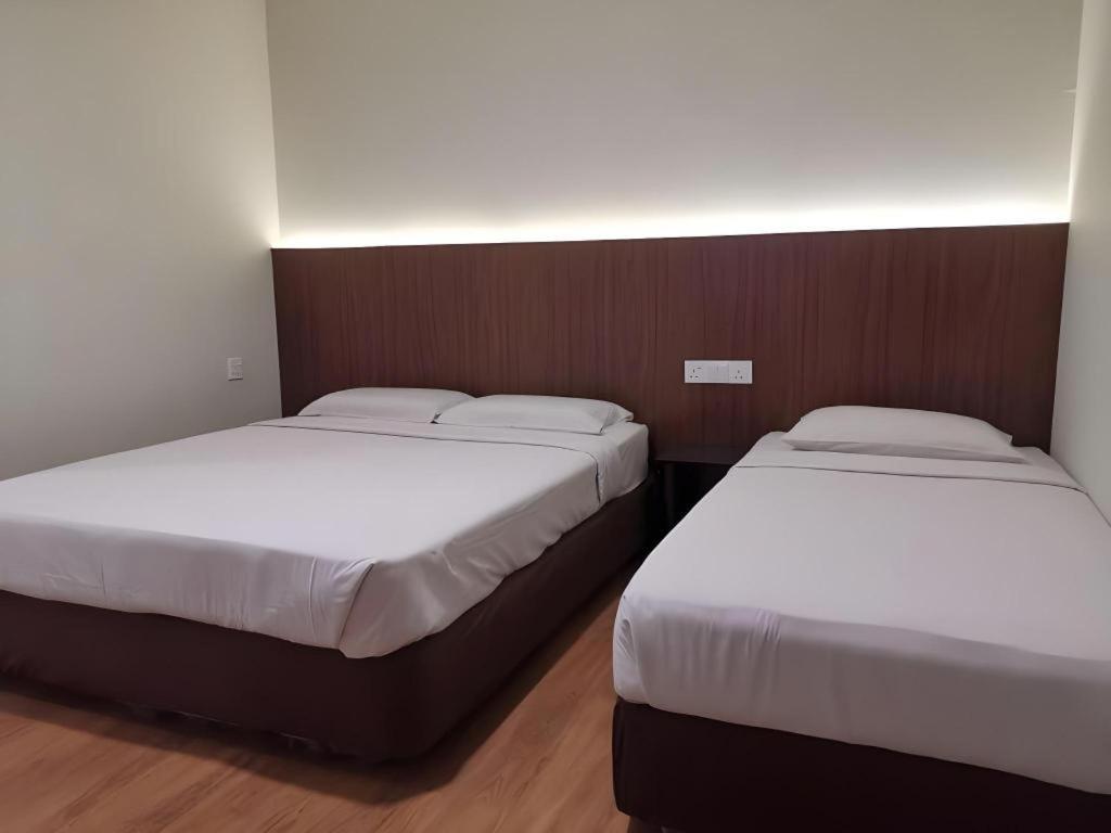 Hotel Holiday Кота-Кинабалу Экстерьер фото