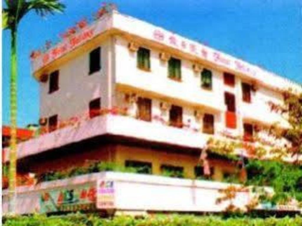 Hotel Holiday Кота-Кинабалу Экстерьер фото