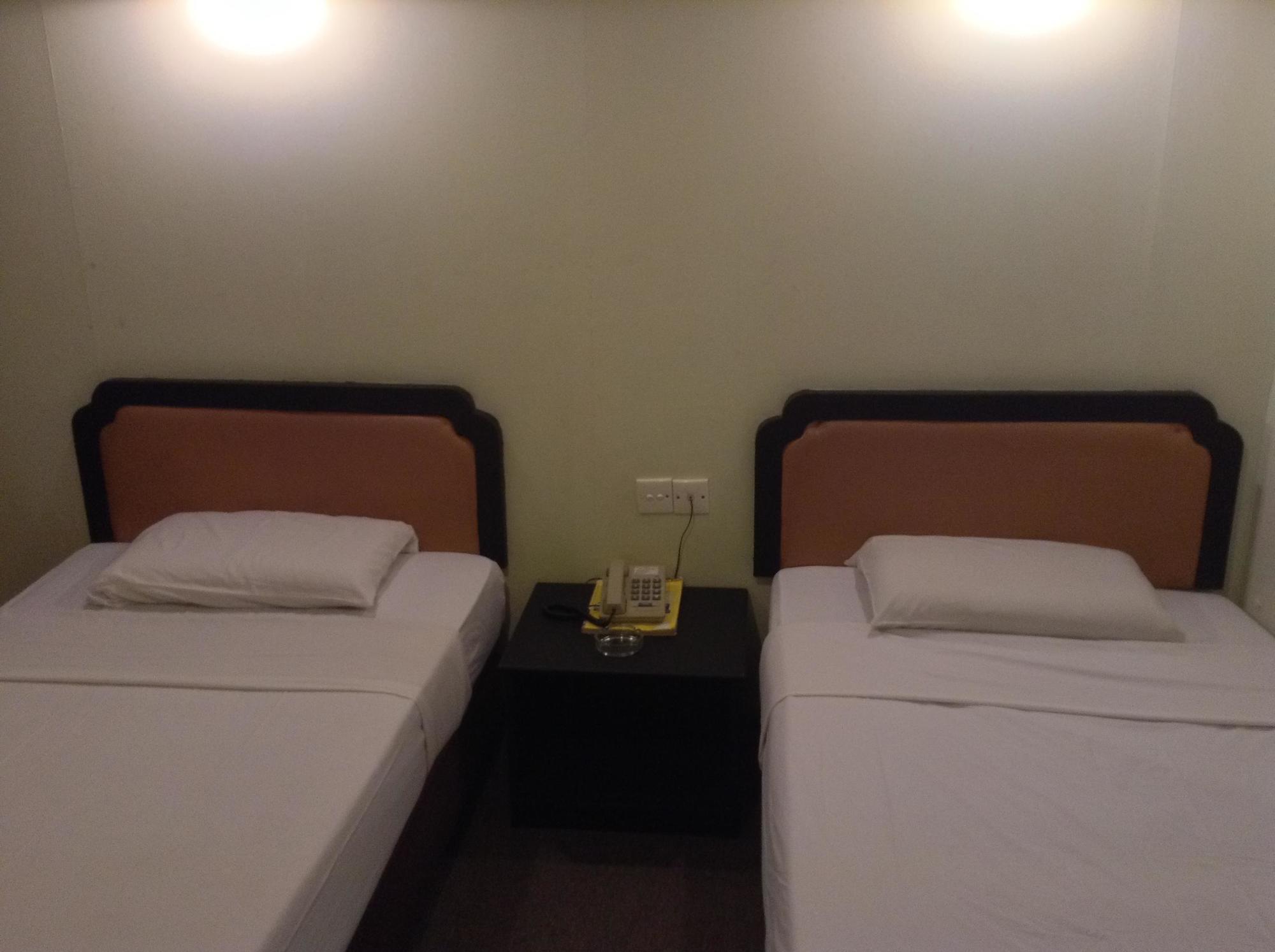 Hotel Holiday Кота-Кинабалу Экстерьер фото