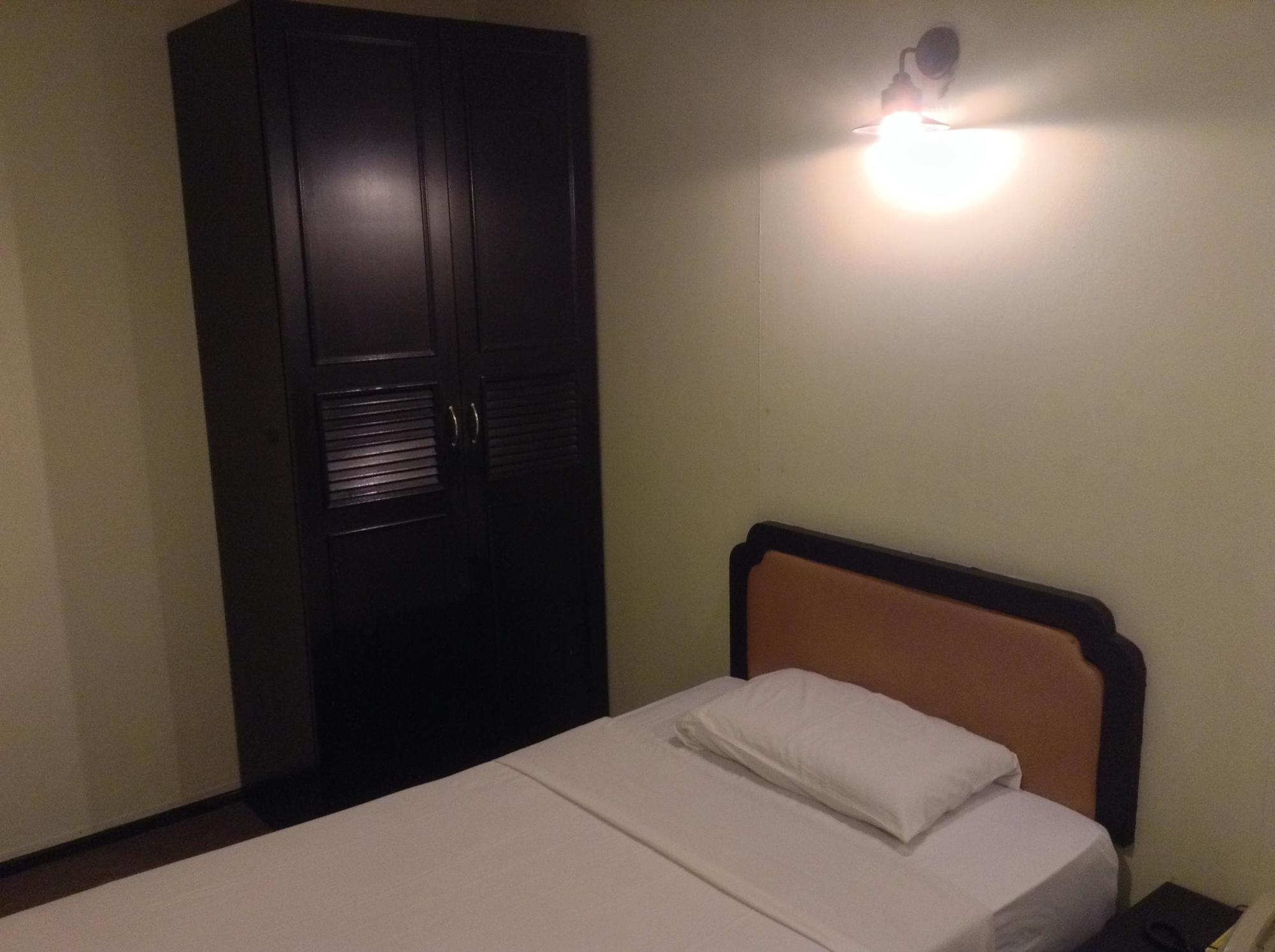 Hotel Holiday Кота-Кинабалу Экстерьер фото