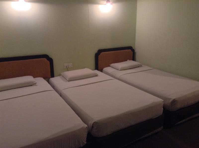 Hotel Holiday Кота-Кинабалу Экстерьер фото